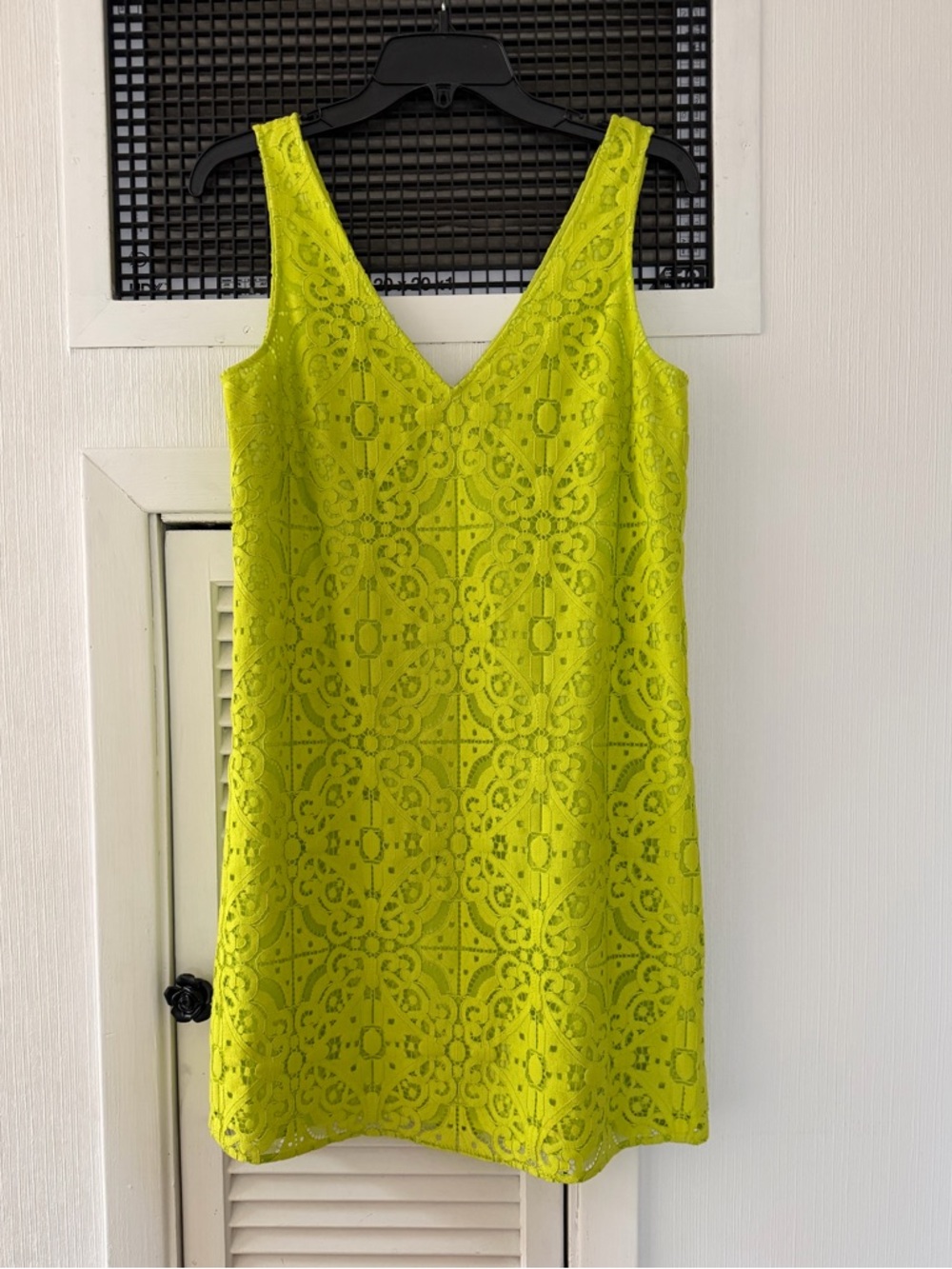 Lilly Pulitzer AnaMaria Neon Lime Lace V-Neck Mini Dress Sz Small